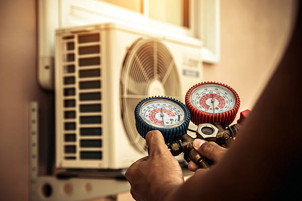 Professional Hvac technician working in Midway, FL